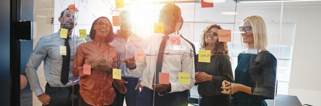 People-smiling-in-front-of-a-chart