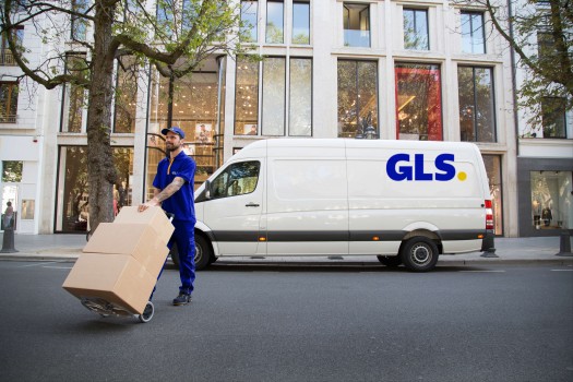 Deliveryman van city GLS logo