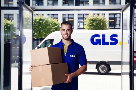 GLS driver delivering an order to a customer's store