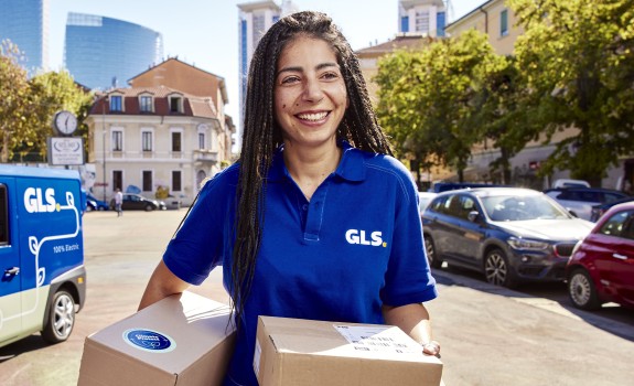 GLS bezorger met pakketten