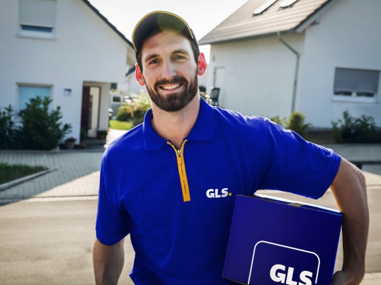 Delivery with GLS company with courier